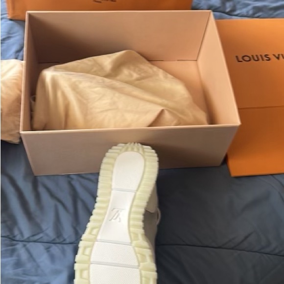 MENS LV RUNNERS SIZE 12 - Picture 5 of 6